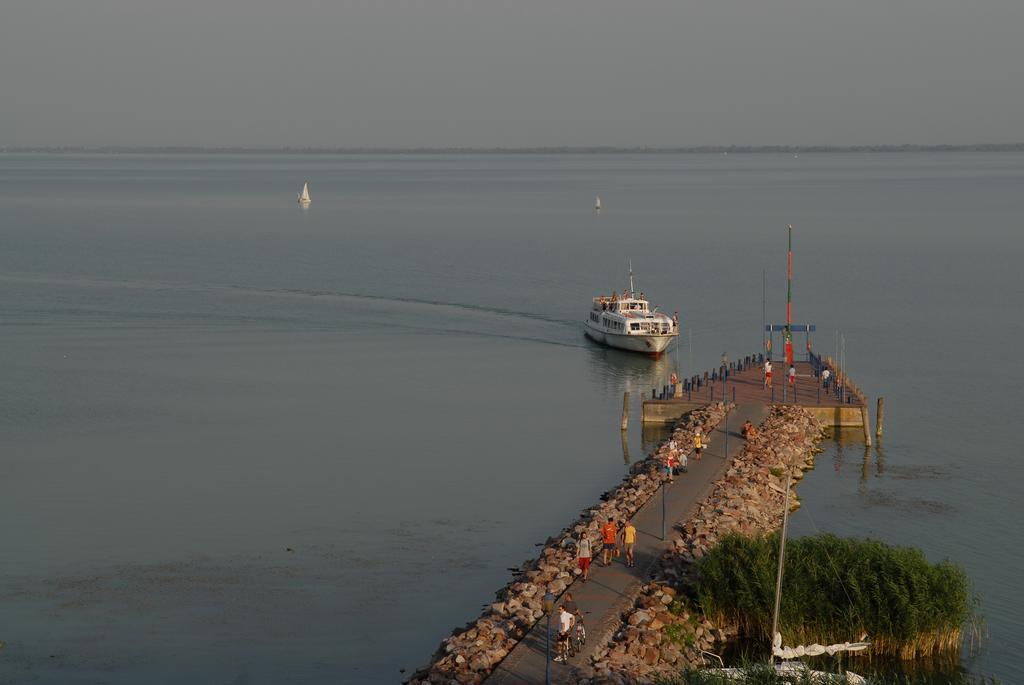Hotel Panorama Balatongyorok Bagian luar foto