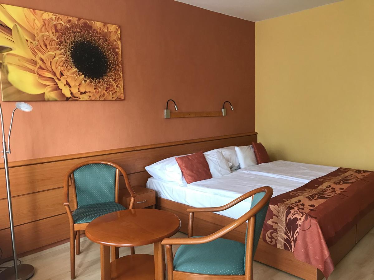 Hotel Panorama Balatongyorok Bagian luar foto