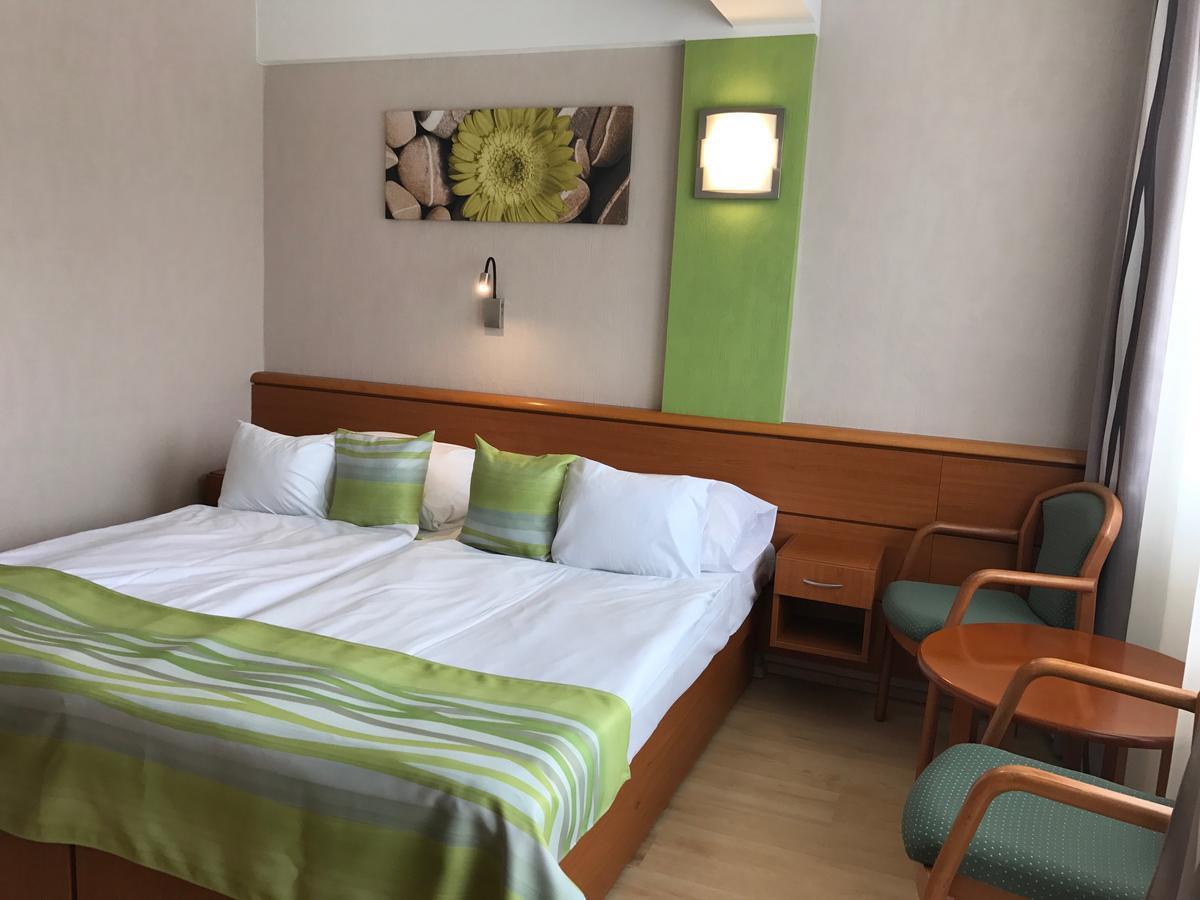 Hotel Panorama Balatongyorok Bagian luar foto