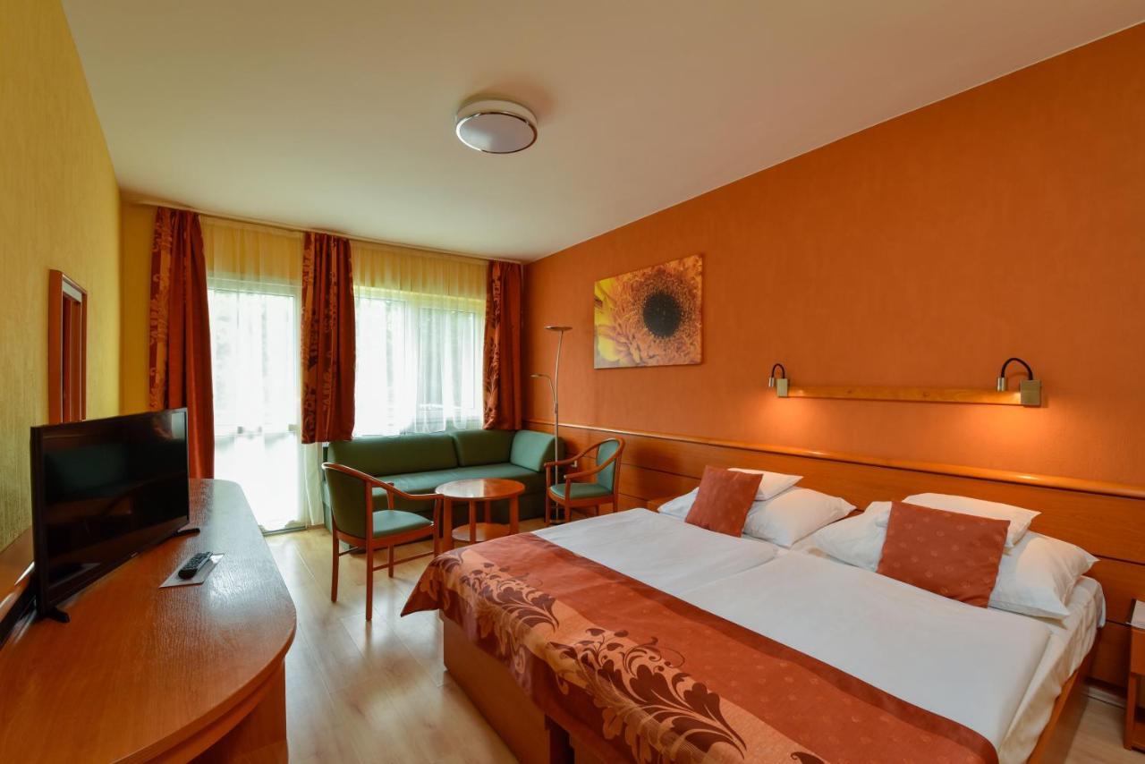 Hotel Panorama Balatongyorok Bagian luar foto