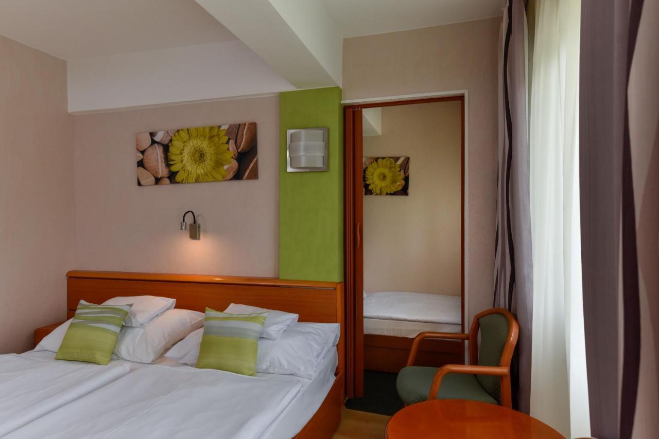 Hotel Panorama Balatongyorok Bagian luar foto