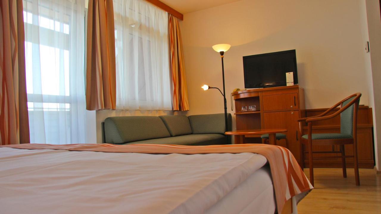 Hotel Panorama Balatongyorok Bagian luar foto
