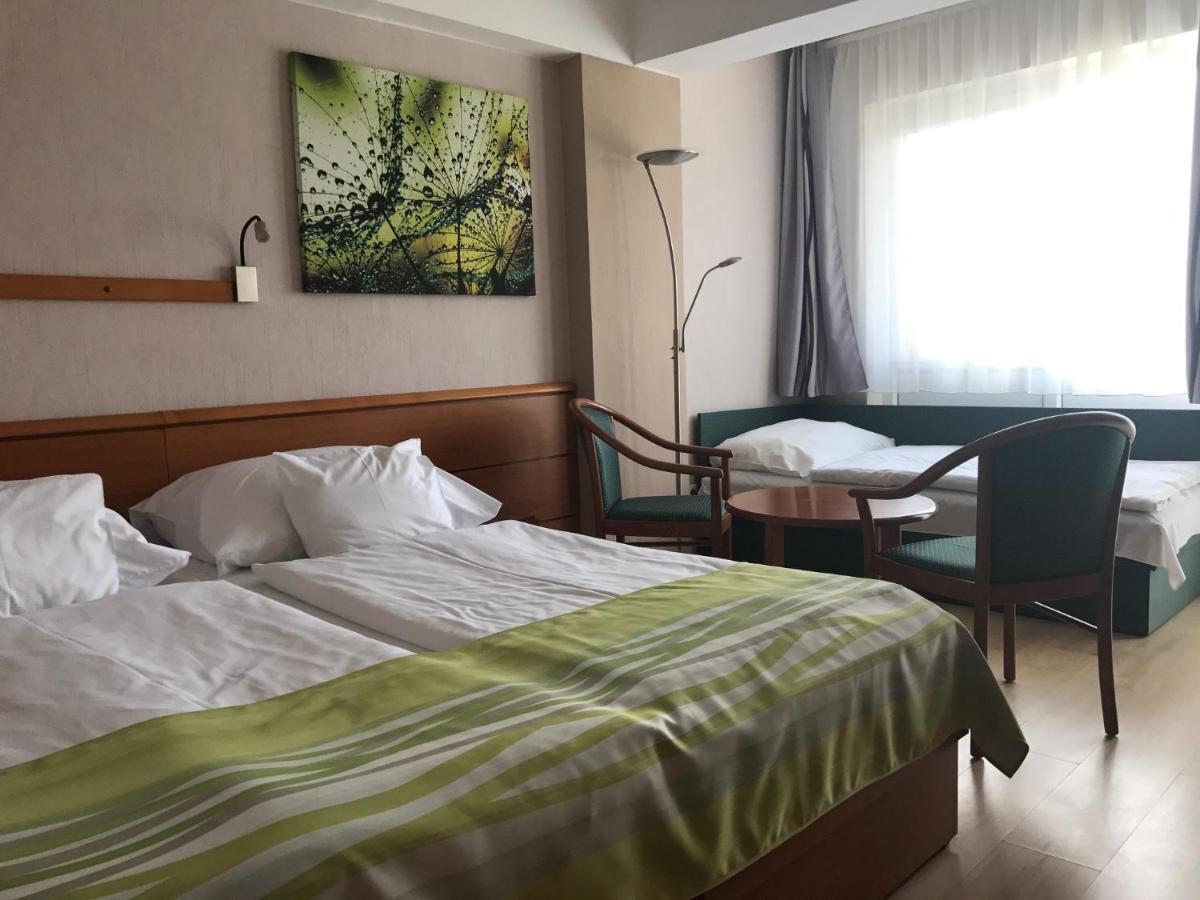 Hotel Panorama Balatongyorok Bagian luar foto