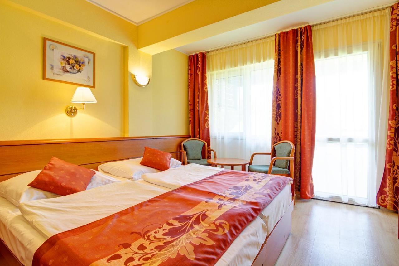 Hotel Panorama Balatongyorok Bagian luar foto
